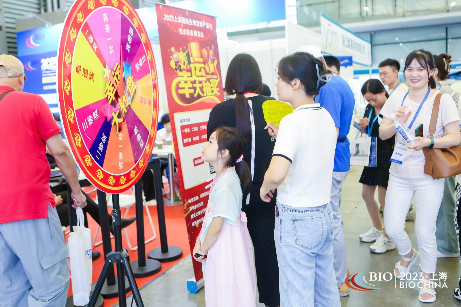 预报名客户，礼品免费送，现场抽奖活动